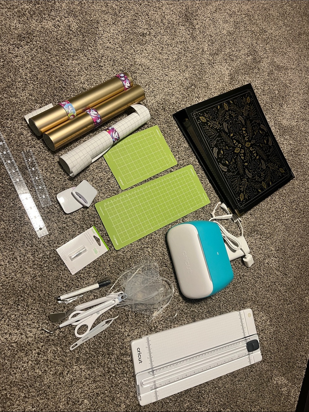 Cricut Joy Craft Machine with accessories-All goes together!
